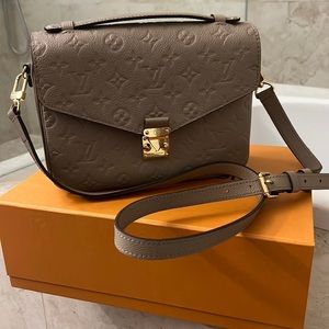 Louis Vuitton Métis Beige AUTHENTIC - barely used new condition